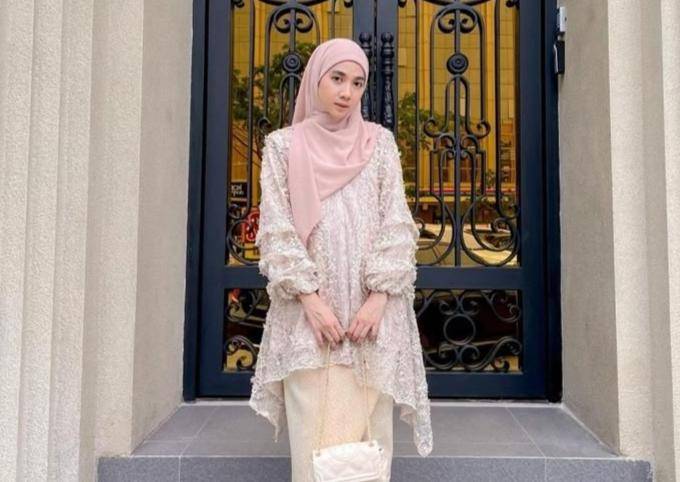 7 Baju Pendamping Wisuda Hijab yang Modern dan Elegan