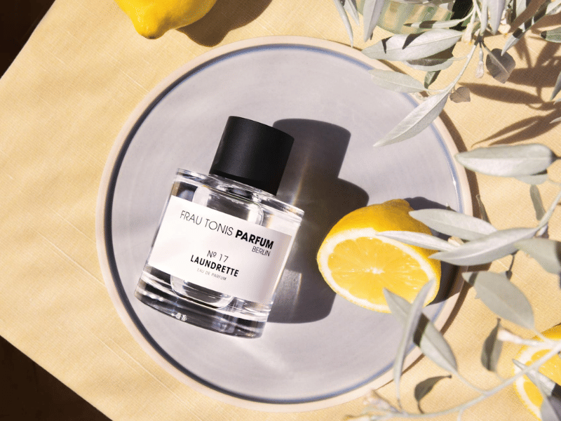 ilustrasi parfum wangi tropical