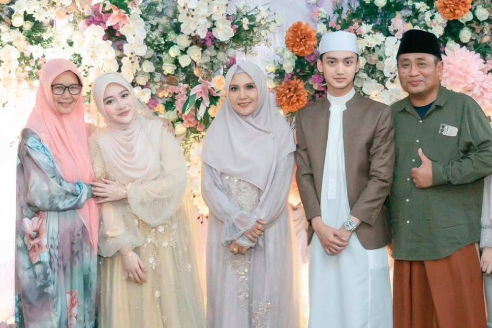 Digelar Intimate, Intip 7 Momen Lamaran Gus Azmi dan Khansa Mariska