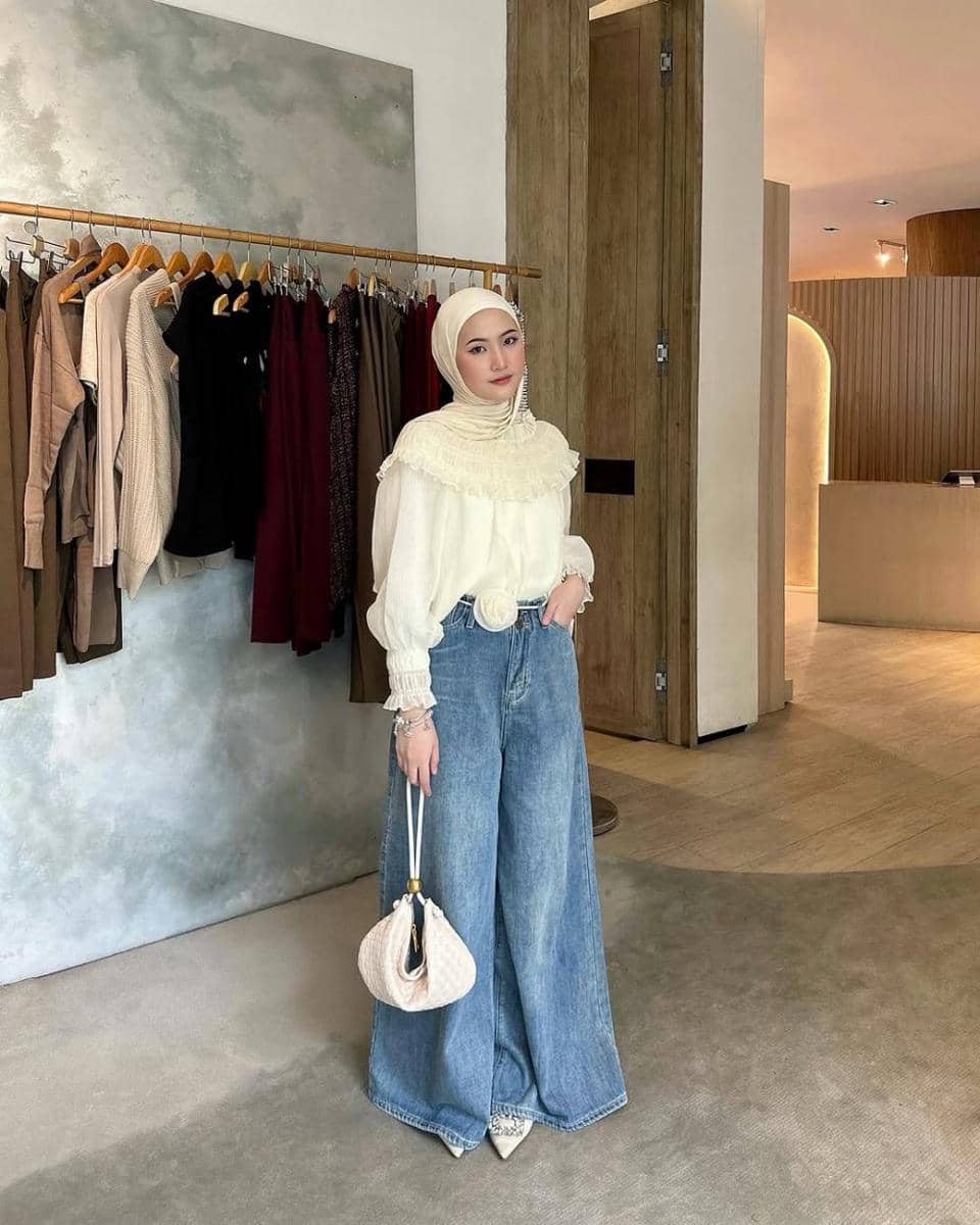 ide padu padan wide-leg jeans ala Intan Ghazella (instagram.com/intanghazll_)