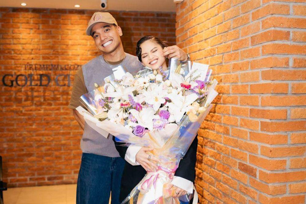 7 Gaya Pacaran Fadly Faisal dan Maudy Effrosina, Physical Touch Banget