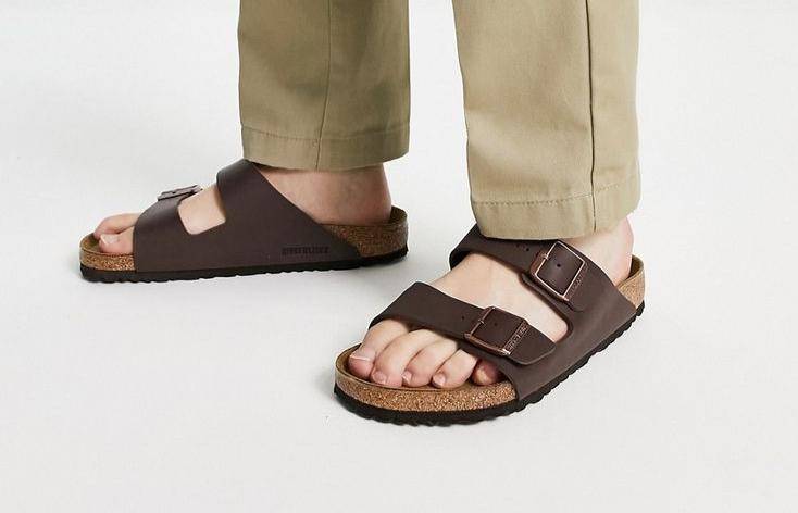 5 Rekomendasi Sandal Lebaran 2025 untuk Pria, Stylish dan Trendi