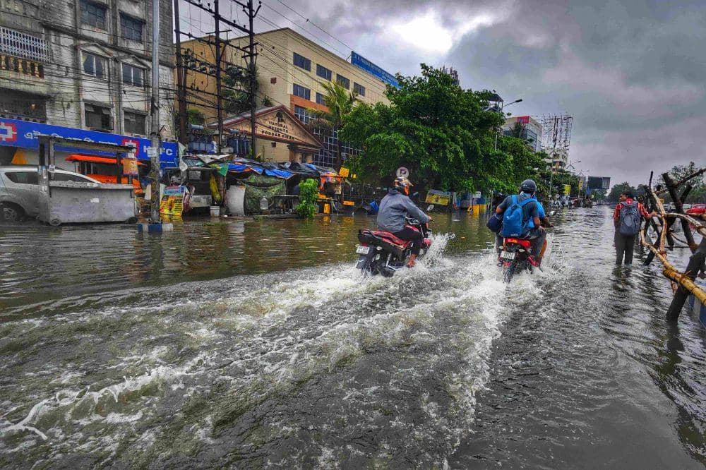 ilustrasi banjir akibat cuaca buruk (pexels.com/Dibakar Roy)