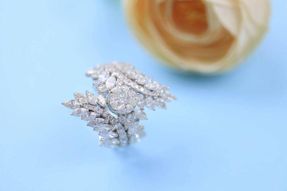 ilustrasi perhiasan perak (pexels.com/Aniket sharma)