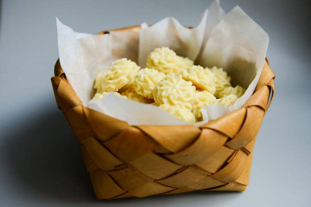 ilustrasi kue sagu keju 