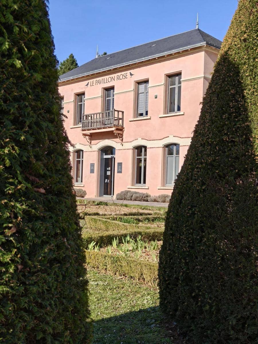 popbela.com/Ayu Utami - Desa La Roche-Posay