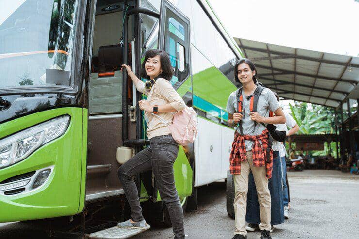 5 Keunggulan Shuttle dan Bus untuk Commuting Antarkota