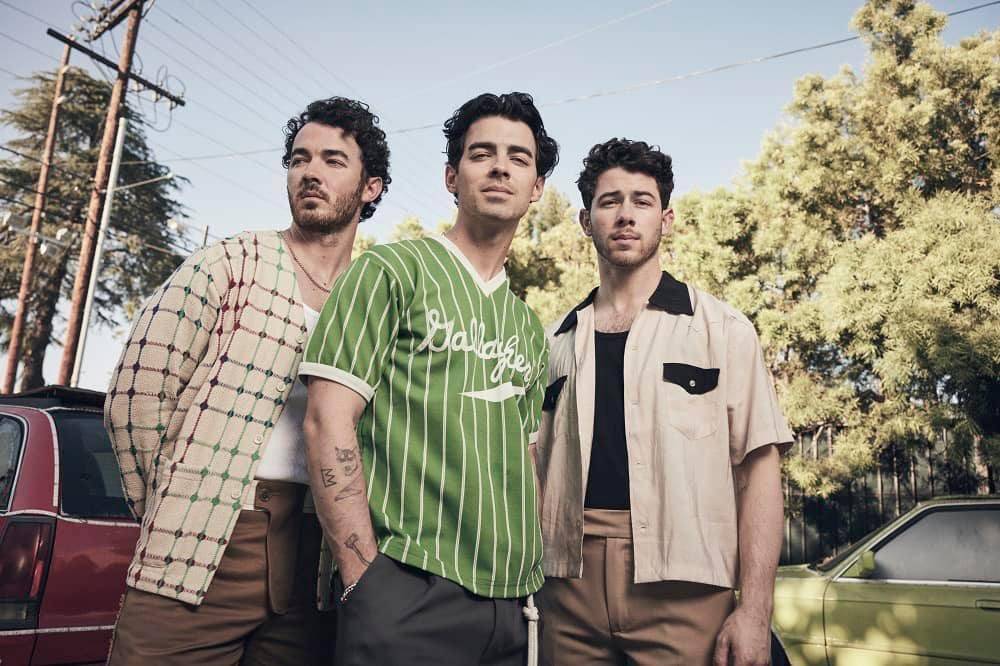 Facebook.com/JonasBrothers