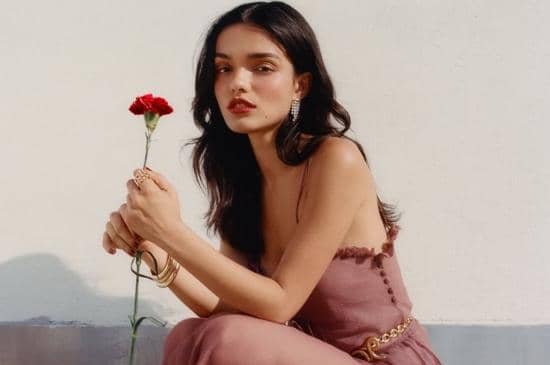 Instagram.com / rachelzegler