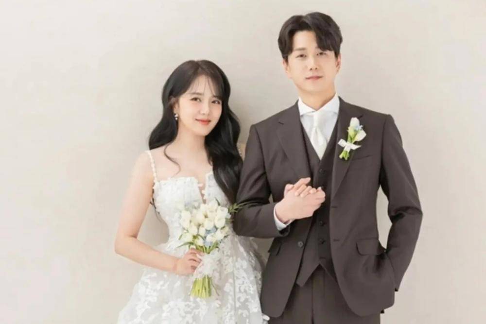Romantis! Intip 7 Potret Pernikahan Kang Eun Bi dan Byun Jun Pil