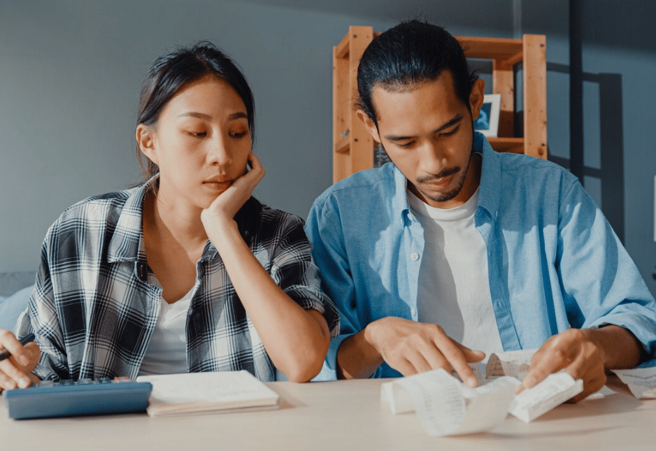 ilustrasi masalah finansial dalam hubungan (freepik.com/tirachardz)