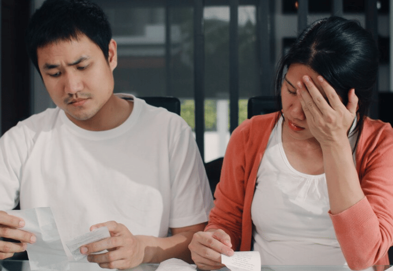 ilustrasi masalah finansial dalam hubungan (freepik.com/tirachardz)