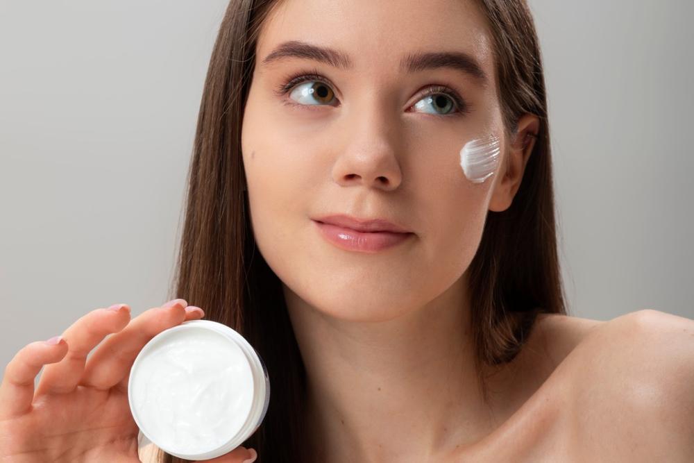 7 Cara Pakai Moisturizer yang Benar Supaya Hasil Maksimal