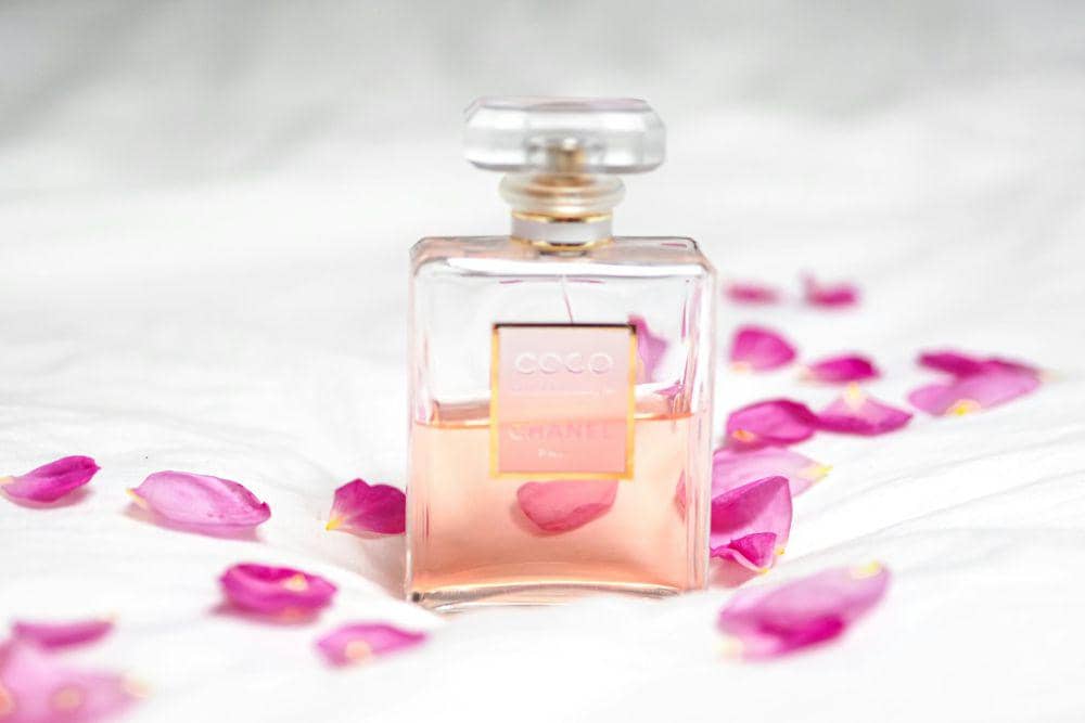 ilustrasi parfum wangi tuberose