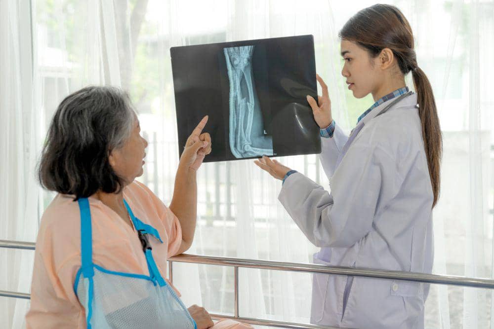 Ilustrasi sakit osteoporosis (freepik.com/jcomp)