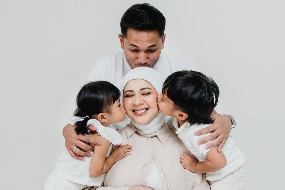 Hebat! 6 Artis Indonesia Ini Sudah Punya Tiga Anak di Usia 20-an