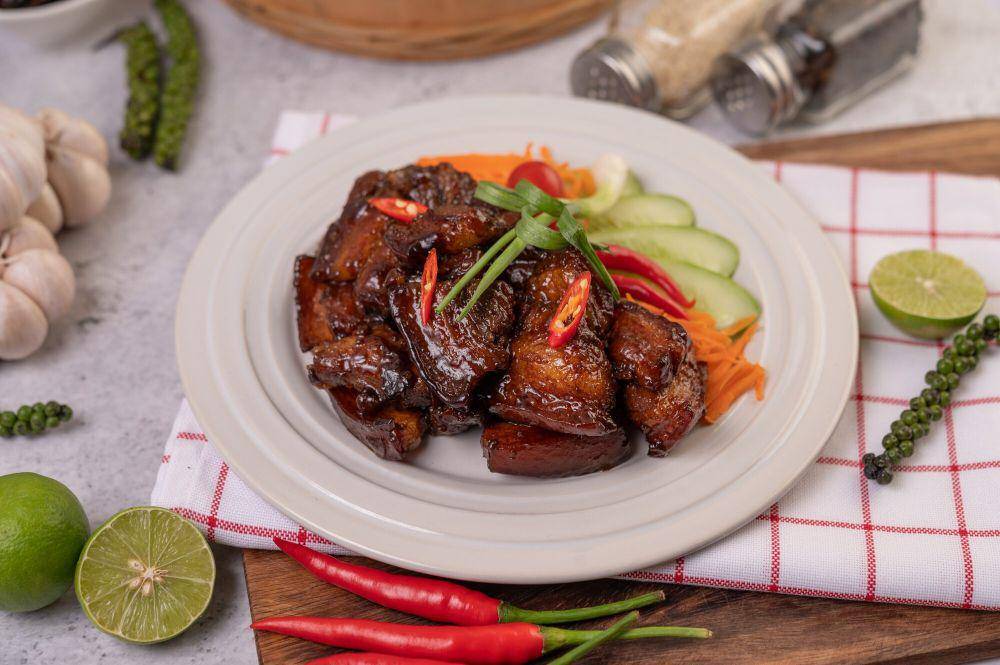 ilustrasi ayam kecap (freepik.com/jcomp)
