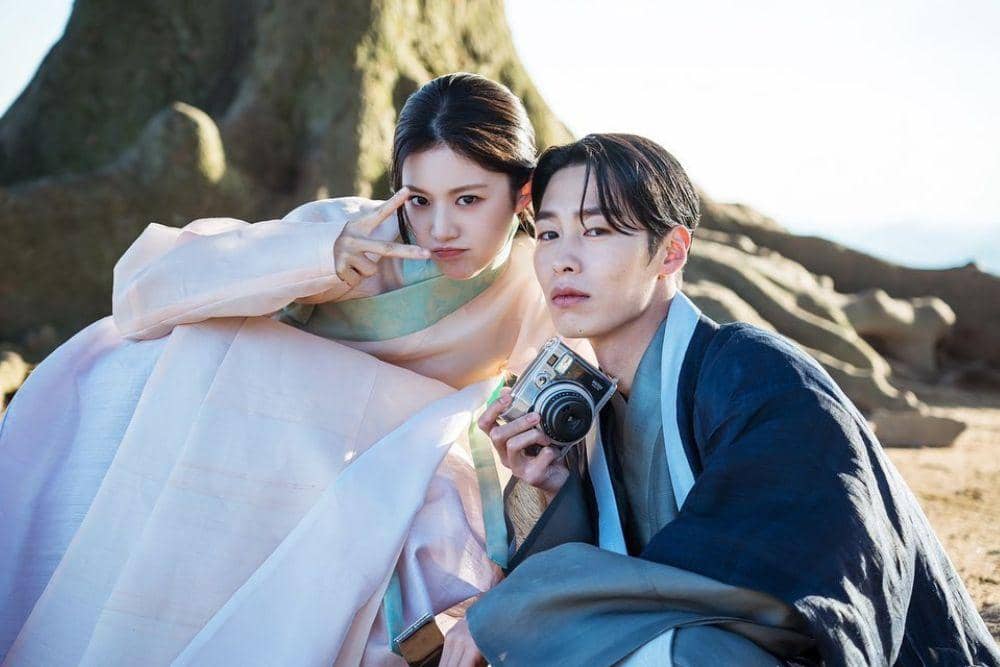 instagram.com/goyounjung