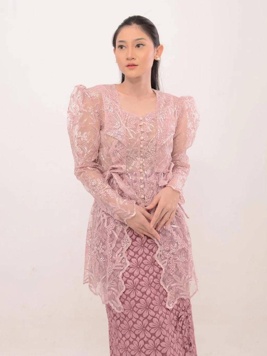 shopee.co.id/twothreeshop_id