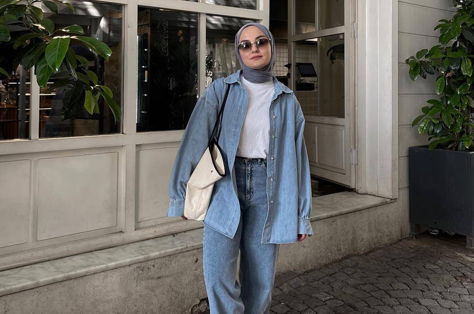 8 OOTD Celana Jeans dan Kemeja, Cocok untuk Semua Momen