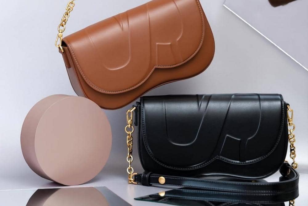 instagram.com/buttonscarves