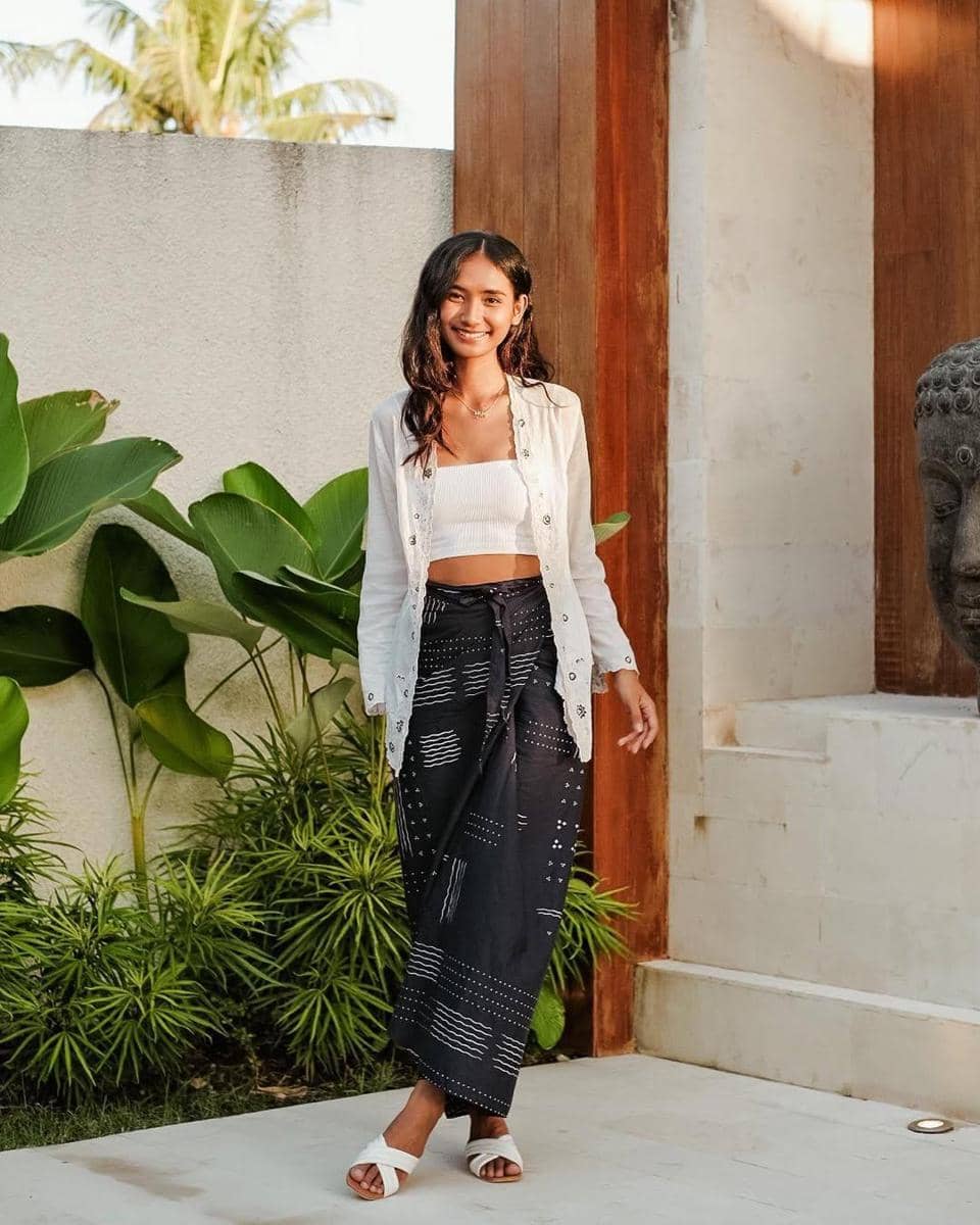 instagram.com/rhesaputri