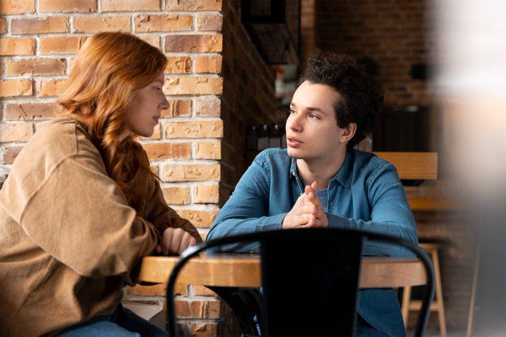 ilustrasi orang mengobrol 