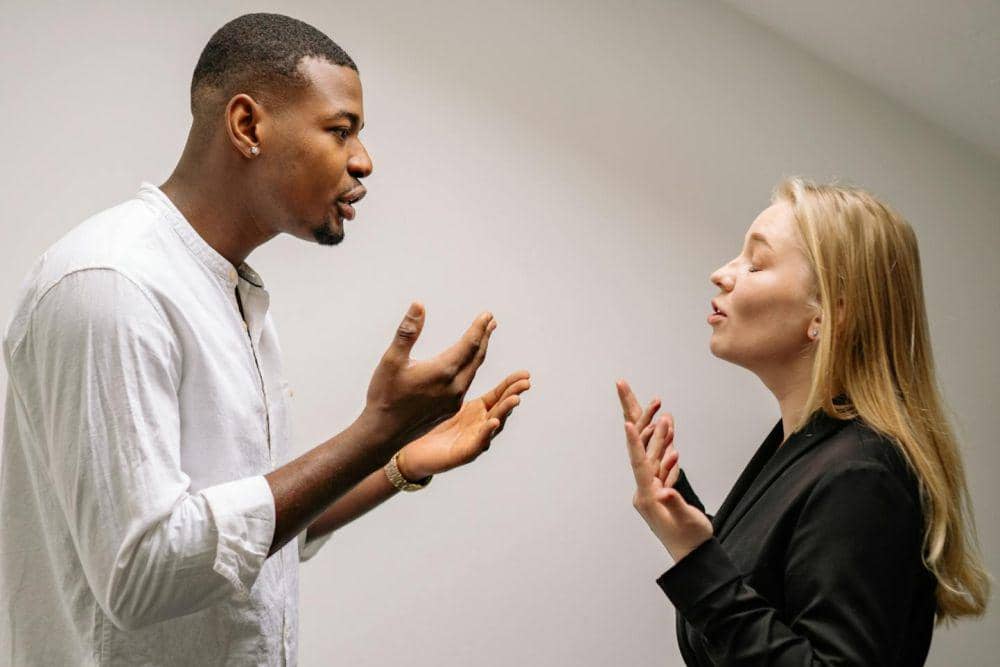 ilustrasi pasangan bertengkar (pexels.com/Yan Krukau)