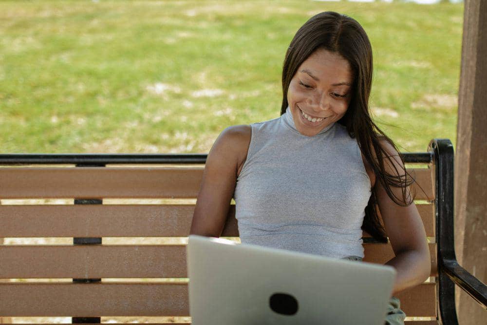 ilustrasi orang bekerja di taman (pexels.com/Foto oleh RDNE Stock project)