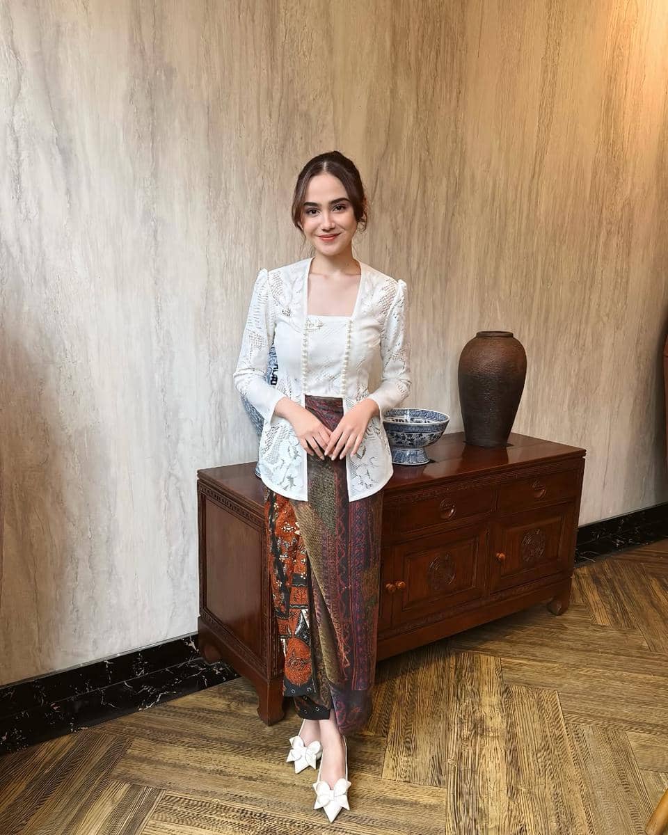 inspirasi gaya makeup ala syifa hadju