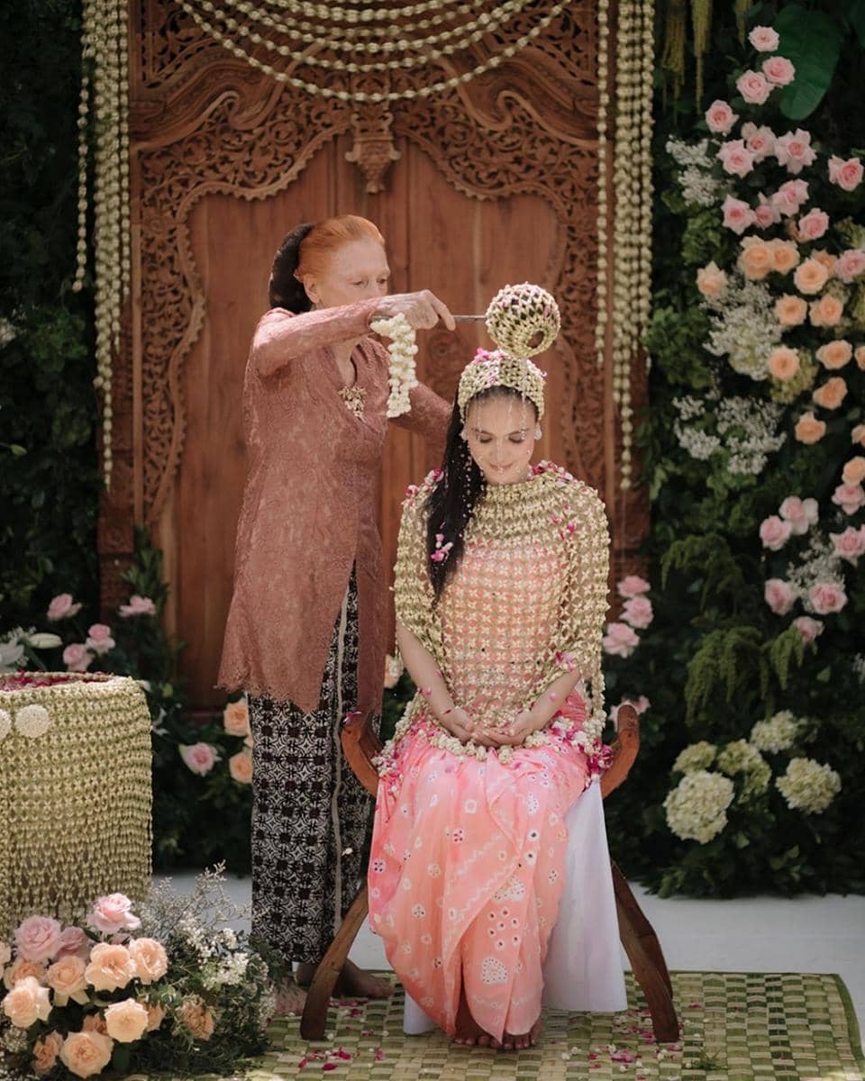 Silent tears, sacred beginning  Photo by @iluminenWedding Planner @paper_diamondsGround Handling & Show Runner @innazcommuniqueSiraman Venue & Catering @theubudvillageDecoration @@yu_cienlotusAdat Jawa @ (1).jpg