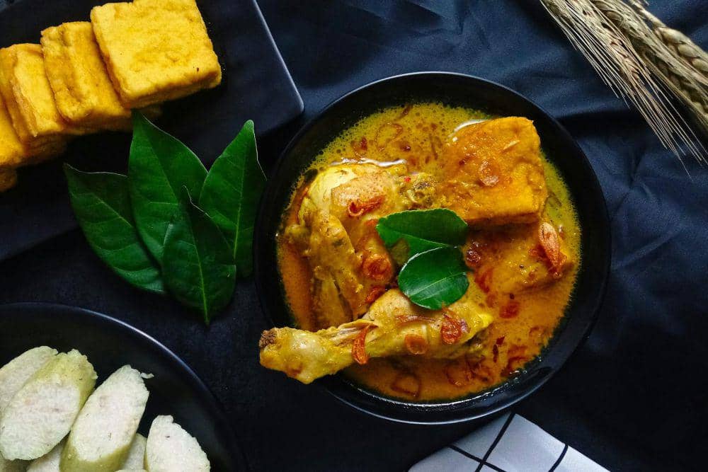 Resep Opor Ayam Nanas Khas Palembang yang Gurih dan Segar 