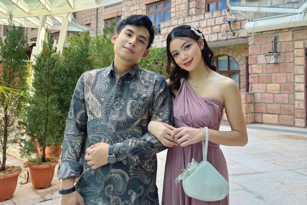 Kondangan pertama kita dalam hampir 2 tahun bersama, dan langsung dibawa ke kondangan yang Chinese culture   #DEVinitelyCINDY.jpg