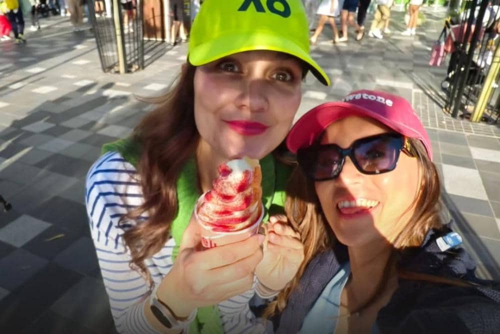 Pernah gak sih ngerasa lebih lega setelah curhat ke sahabatBukan sekadar seru-seruan, punya sahabat ternyata bisa jadi investasi terbaik buat kesehatan mental kamu!Studi bilang, persahabatan bisa bantu turu.jpg