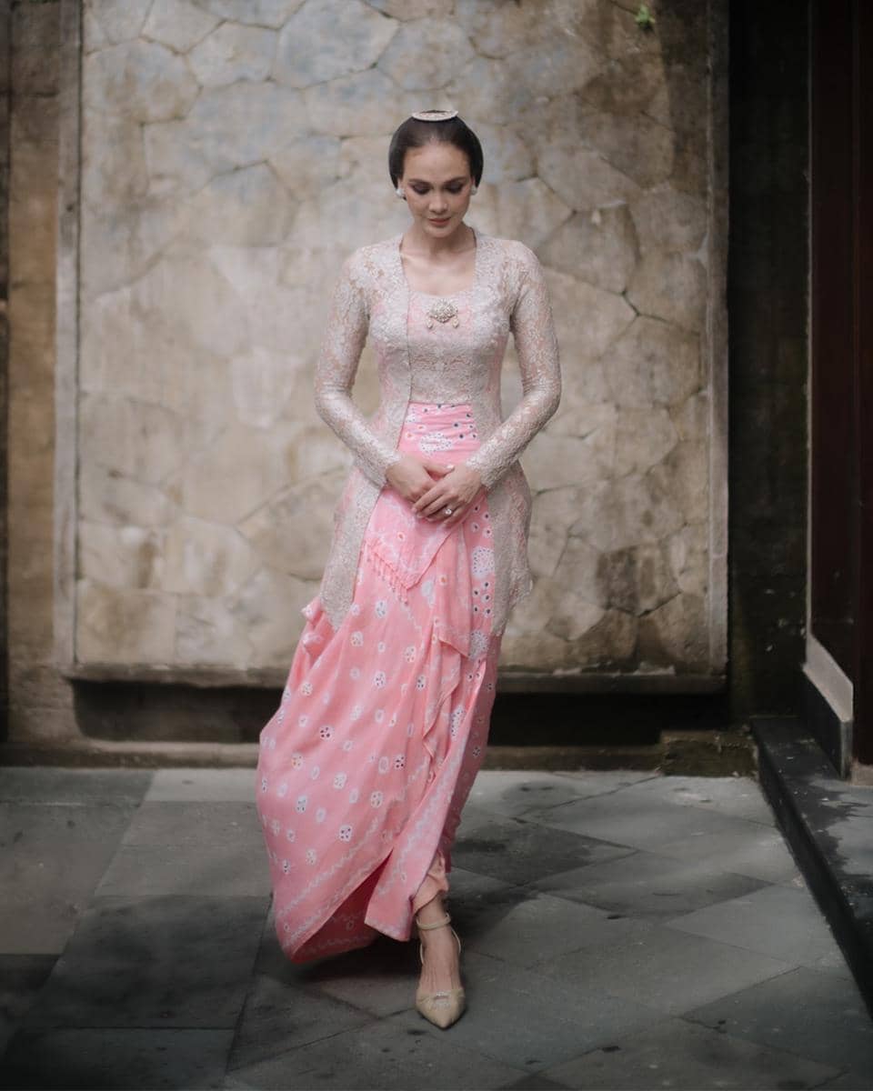 Silent tears, sacred beginning  Photo by @iluminenWedding Planner @paper_diamondsGround Handling & Show Runner @innazcommuniqueSiraman Venue & Catering @theubudvillageDecoration @@yu_cienlotusAdat Jawa @mamiehardoSound & Lighting @focusproi.jpg