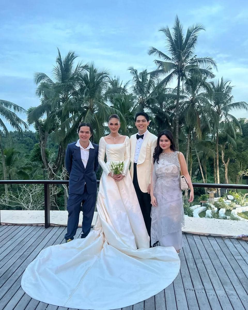 selamat menempuh hidup baru kak luna kak maxime..inget dulu tahun 2013 aku pernah shooting bareng sama ka luna & maxime di sinetron putri duyung, dulu masih temenan ajaah dan alhamdulillah sekarang sudah menjadi pasangan suami istri!! aaa g.jpg