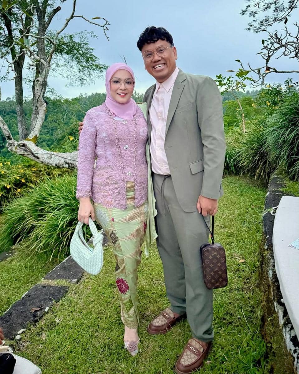 @lunamaya and @bouttier_maxime Wedding   Bahagia selalu selamanya..till Jannah Aamiin.jpg