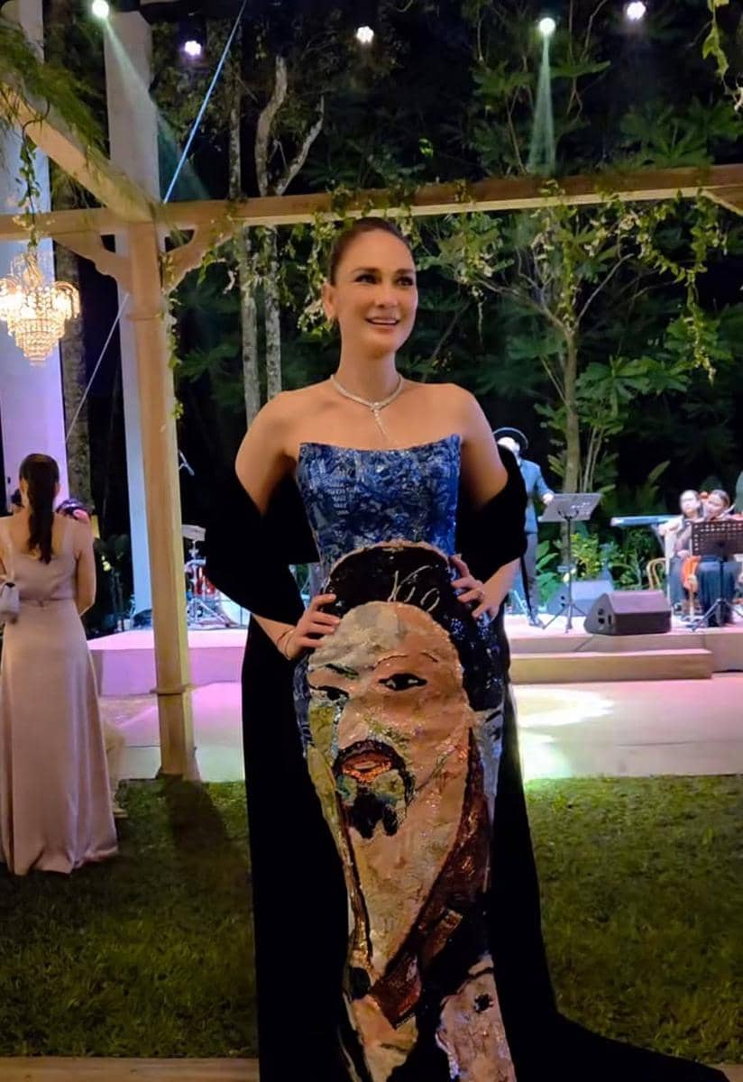 Spesi4l Dress Luna Maya, Terbuat Dari Gamb4r Lukisan Alm Ayahnya   #lunamaya#maximebouttier#artislunamaya #tranding #populer#lukisan #ayah#beritaartis.jpg
