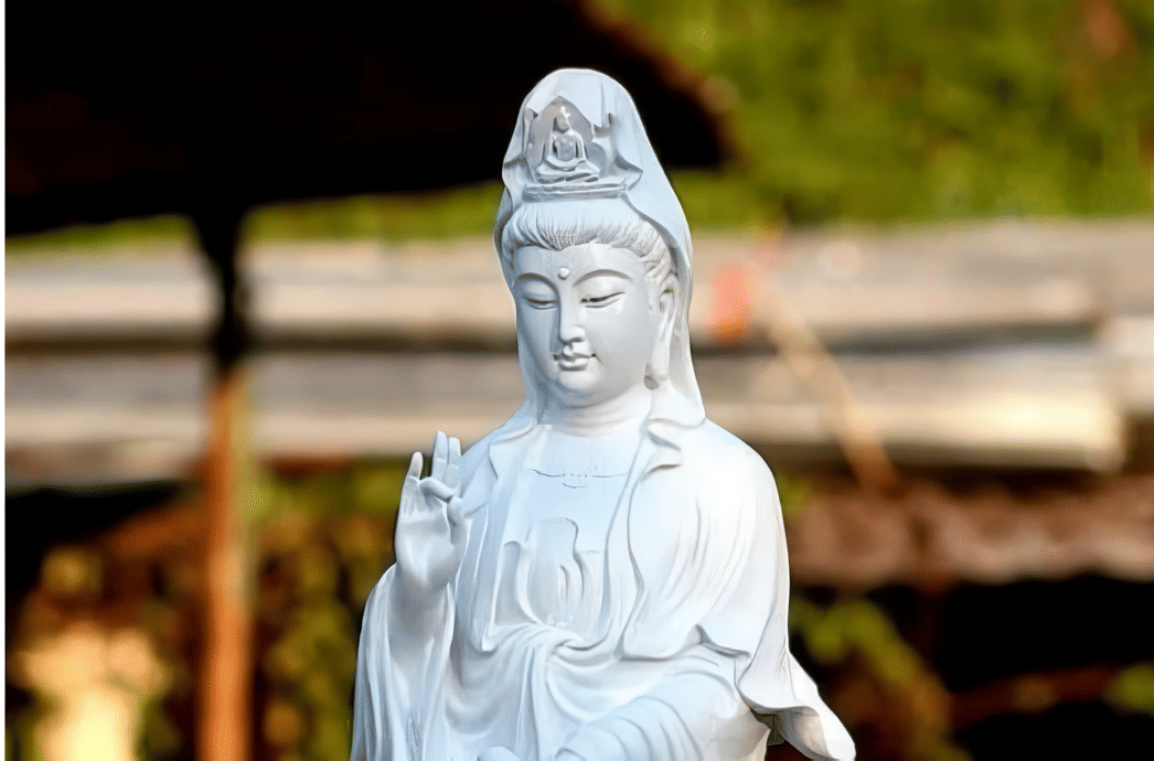 Patung Dewi Kwan Im 