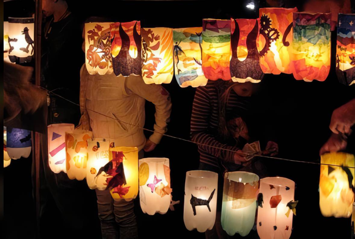 Lampion menggunakan bagian bawah botol minum bekas