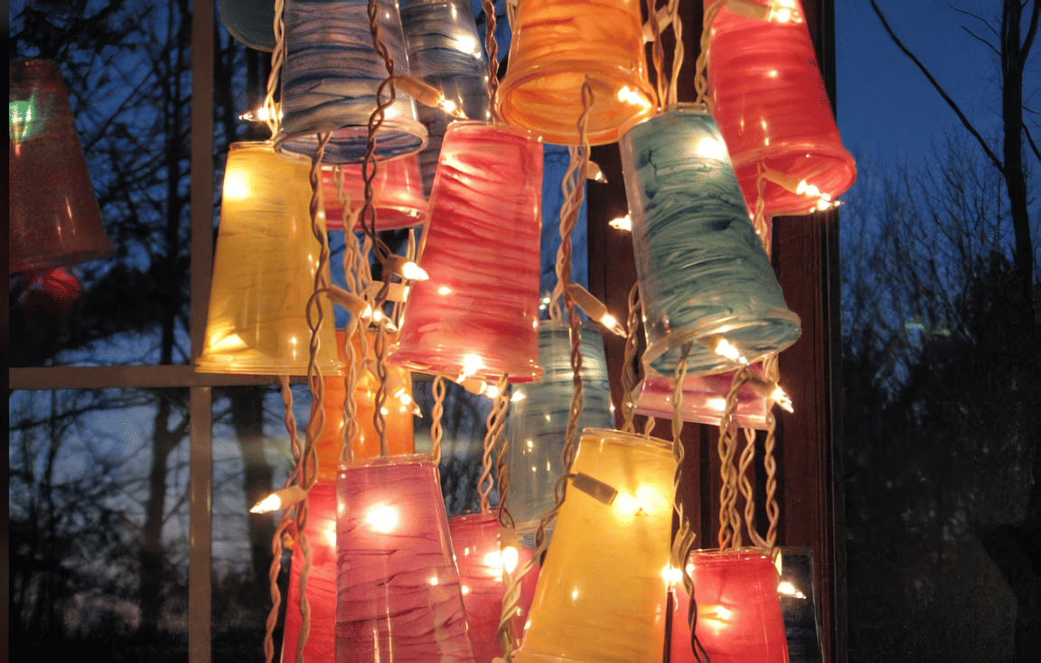 Lampion menggunakan gelas plastik bekas