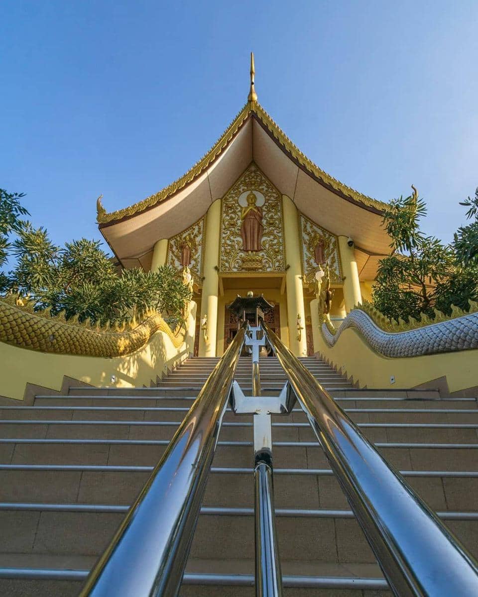 Vihara Hemadhiro Mettavati memiliki design bangunan yang cukup unik, layaknya vihara-vihara yang ada di Th...han seluas 2.142 meter, vihara ini dibangun memakan waktu selama lima tahun, dari 2014 hingga 2019. Nama H.jpg