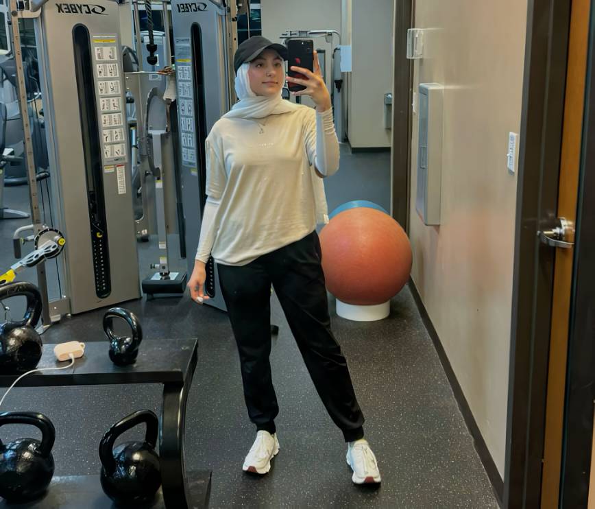 outfit gym layer kaos panjang dan pendek