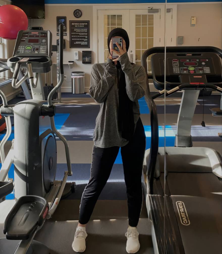 Outfil gym hijab kaos dan leging