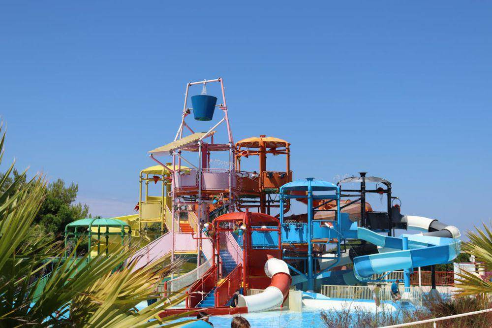 ilustrasi waterpark (pexels.com/Aggeliki Siomou)