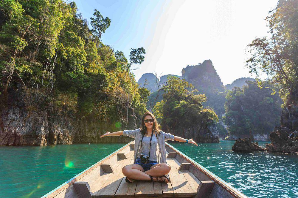 ilustrasi seorang wanita sedang liburan (pexels.com/Te lensFix)