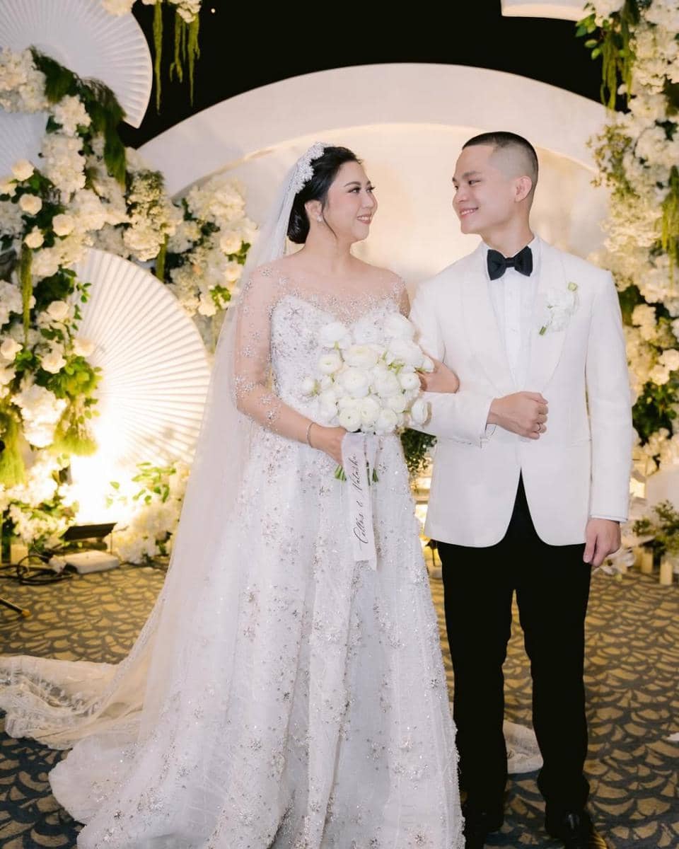 Dekorasi pemberkatan  Wedding Planner & Organizer @by.hildaOfficial Media Partner @thebridestoryPhotography & Videography @venemapicturesVenue @sheratonjakartaDecoration @classydecor_idLighting & Effect @glo.jpg