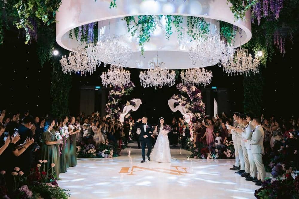 Malam yang akan selalu dikenang, bersama dekorasi dan detail yang menghiasi momen itu  Wedding Planner & Organizer @by.hildaOfficial Media Partner @thebridestoryPhotography & Videography @venemapicturesV (1).jpg