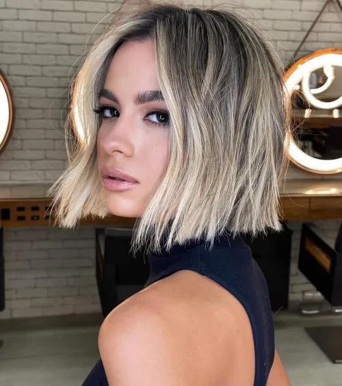 7 Rekomendasi Model Rambut Belah Tengah Pendek Perempuan yang Stylish