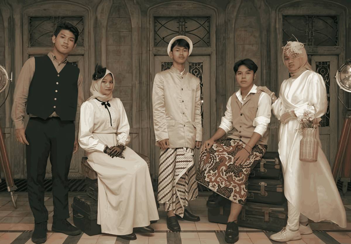 Dresscode earthtone krem dengan perpaduan tradisional dan western